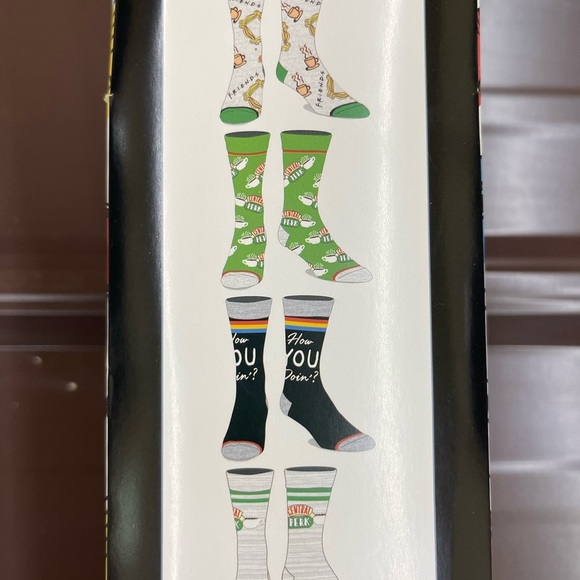6 pairs of Bioworld Friends Central Perk crew socks shoe size 8-12 - Picture 2 of 3
